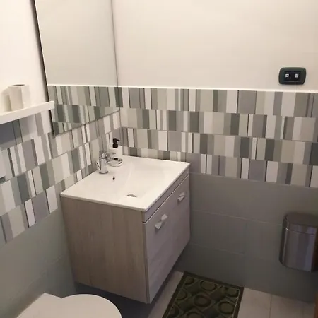 New Smart House, Strategico E Ampio Monolocale Di 70 Mq!! Parcheggio Libero Affianco *